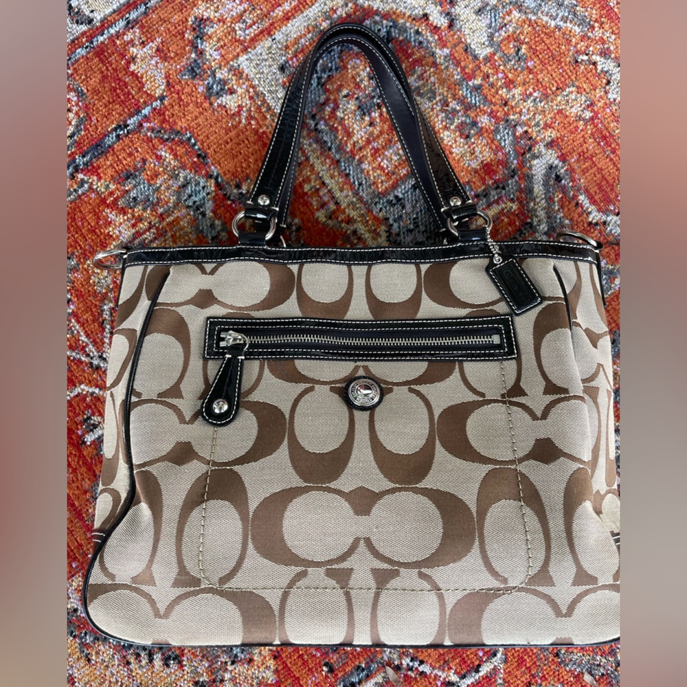 Coach Laura Signature Tote – Khakis/Black